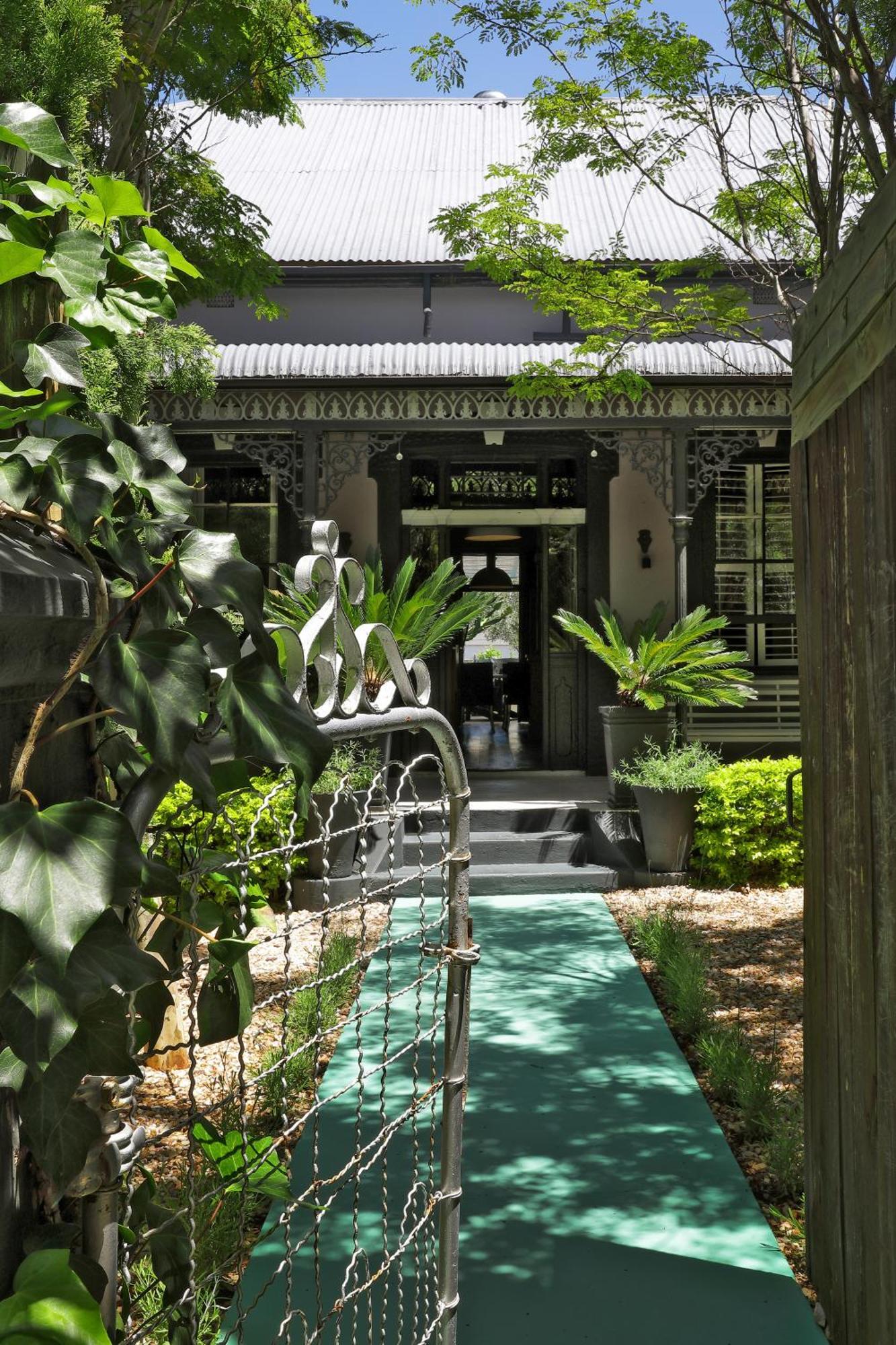 The Black House Holiday home Robertson